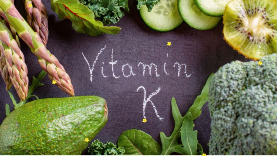 Vitamin K đóng một vai trò quan trọng trong việc chữa lành vết thương và vết bầm tím