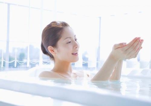 Tắm nước nóng thường xuyên không có lợi cho sức khỏe